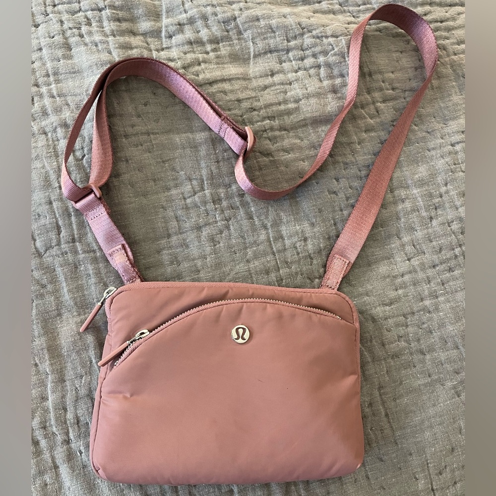 lululemon athletica Curved Lines Dusty Rose Pink Pastel Crossbody Bag Large